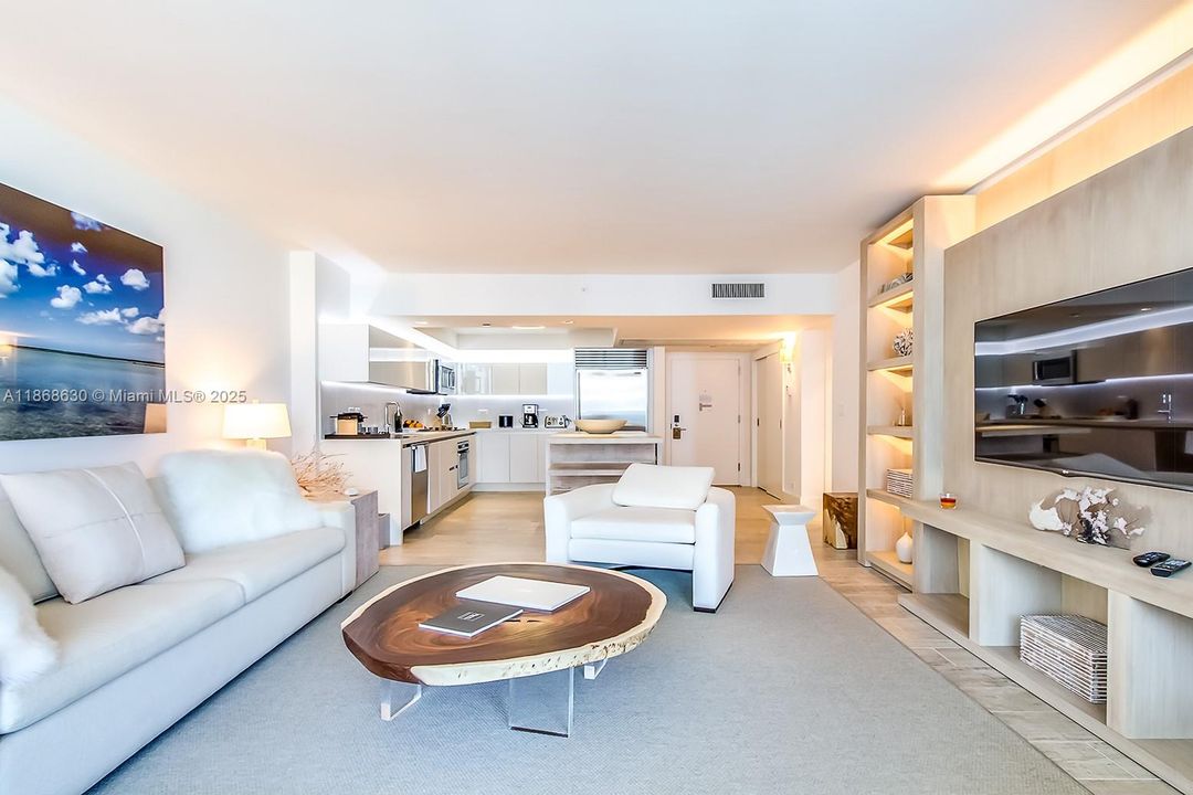 For Sale: $2,695,000 (1 beds, 1 baths, 866 Square Feet)