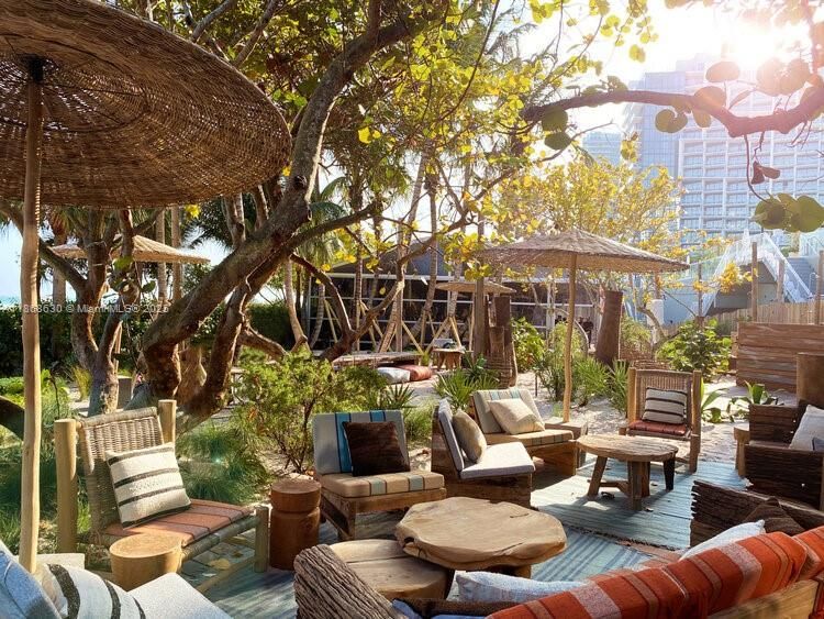 For Sale: $2,695,000 (1 beds, 1 baths, 866 Square Feet)