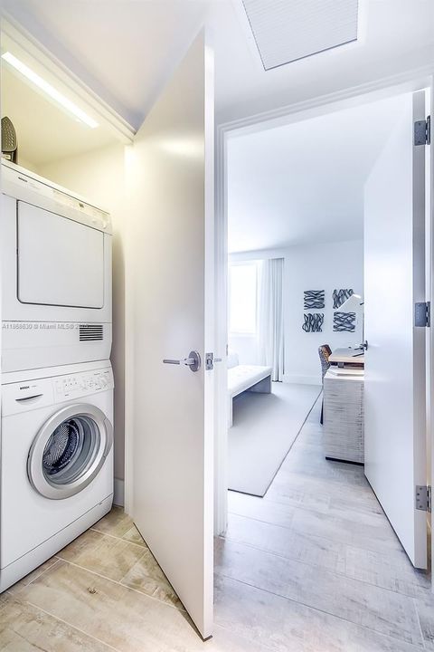 For Sale: $2,695,000 (1 beds, 1 baths, 866 Square Feet)