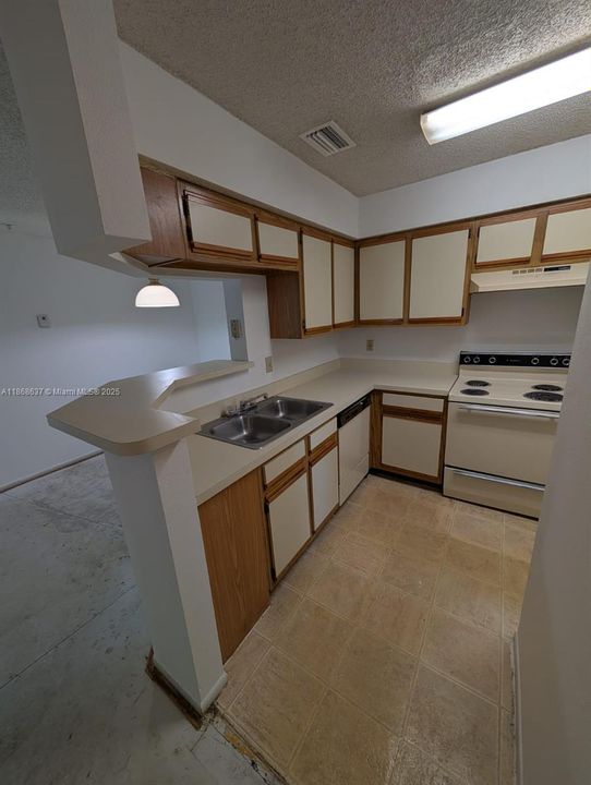 На продажу: $139,000 (1 спален, 1 ванн, 809 Квадратных фут)