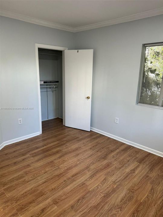 For Sale: $215,999 (2 beds, 1 baths, 693 Square Feet)