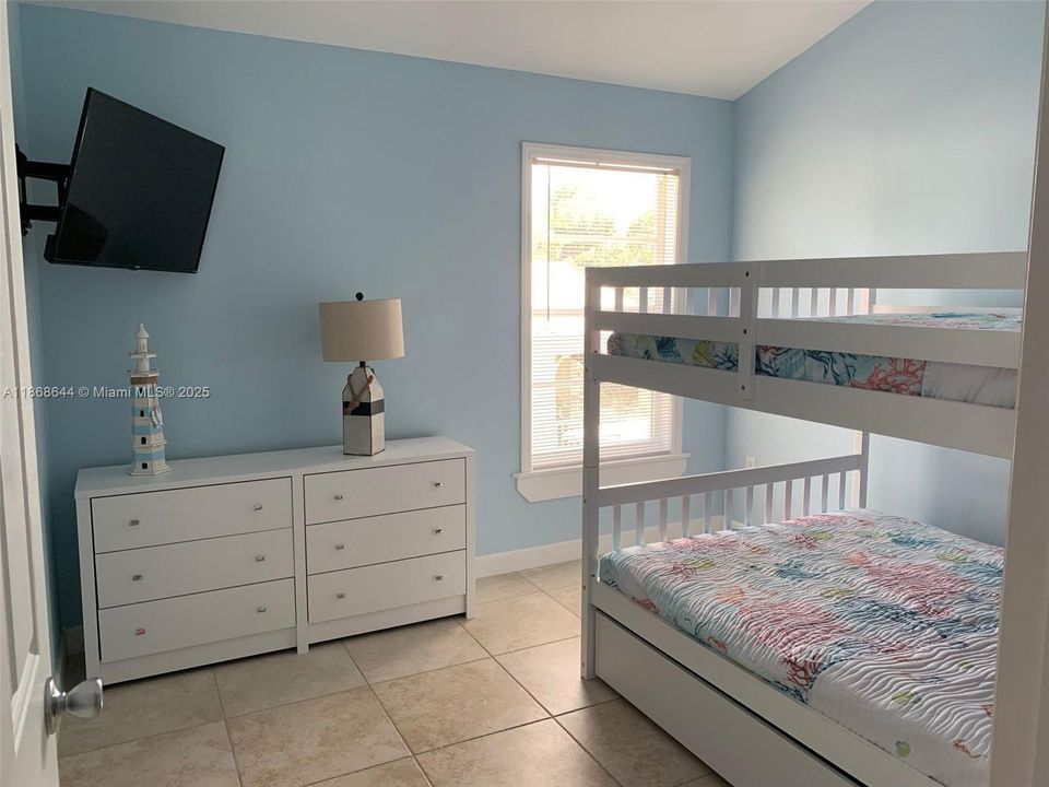 出租: $4,500 (3 贝兹, 2 浴室, 1306 平方英尺)