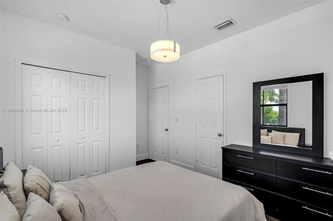 待售: $1,140,000 (4 贝兹, 3 浴室, 2391 平方英尺)