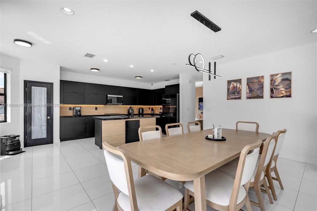 待售: $1,140,000 (4 贝兹, 3 浴室, 2391 平方英尺)