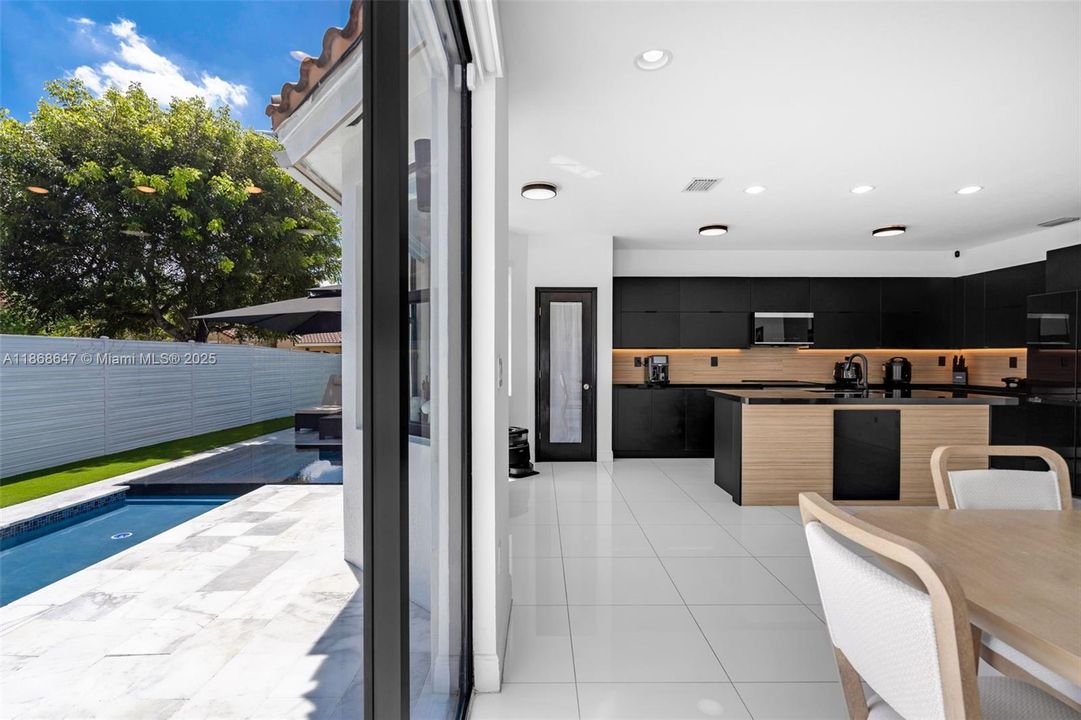 待售: $1,140,000 (4 贝兹, 3 浴室, 2391 平方英尺)