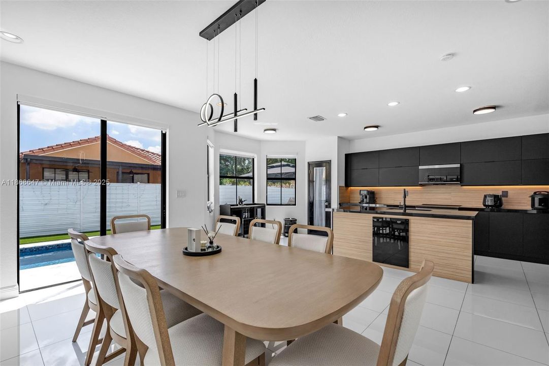 待售: $1,140,000 (4 贝兹, 3 浴室, 2391 平方英尺)