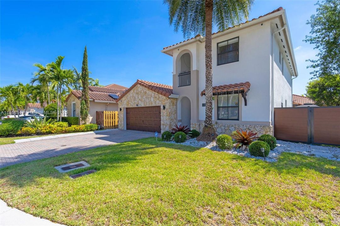 待售: $1,140,000 (4 贝兹, 3 浴室, 2391 平方英尺)