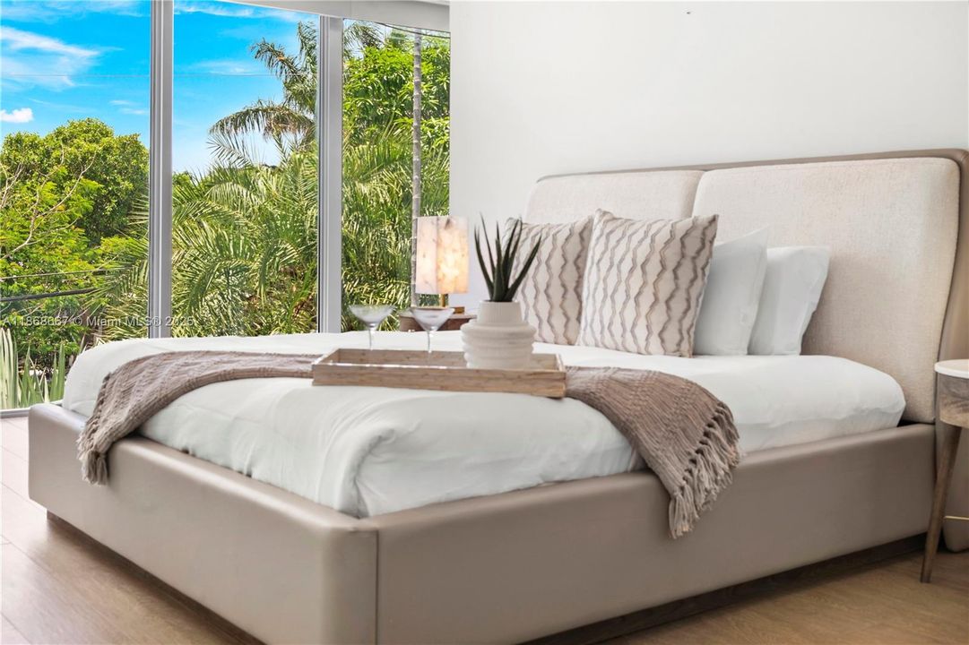 出租: $46,000 (7 贝兹, 8 浴室, 7325 平方英尺)