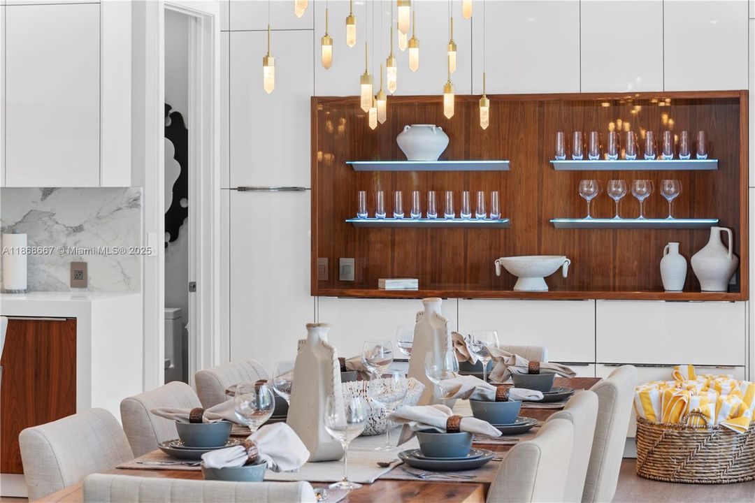 В аренду: $46,000 (7 спален, 8 ванн, 7325 Квадратных фут)