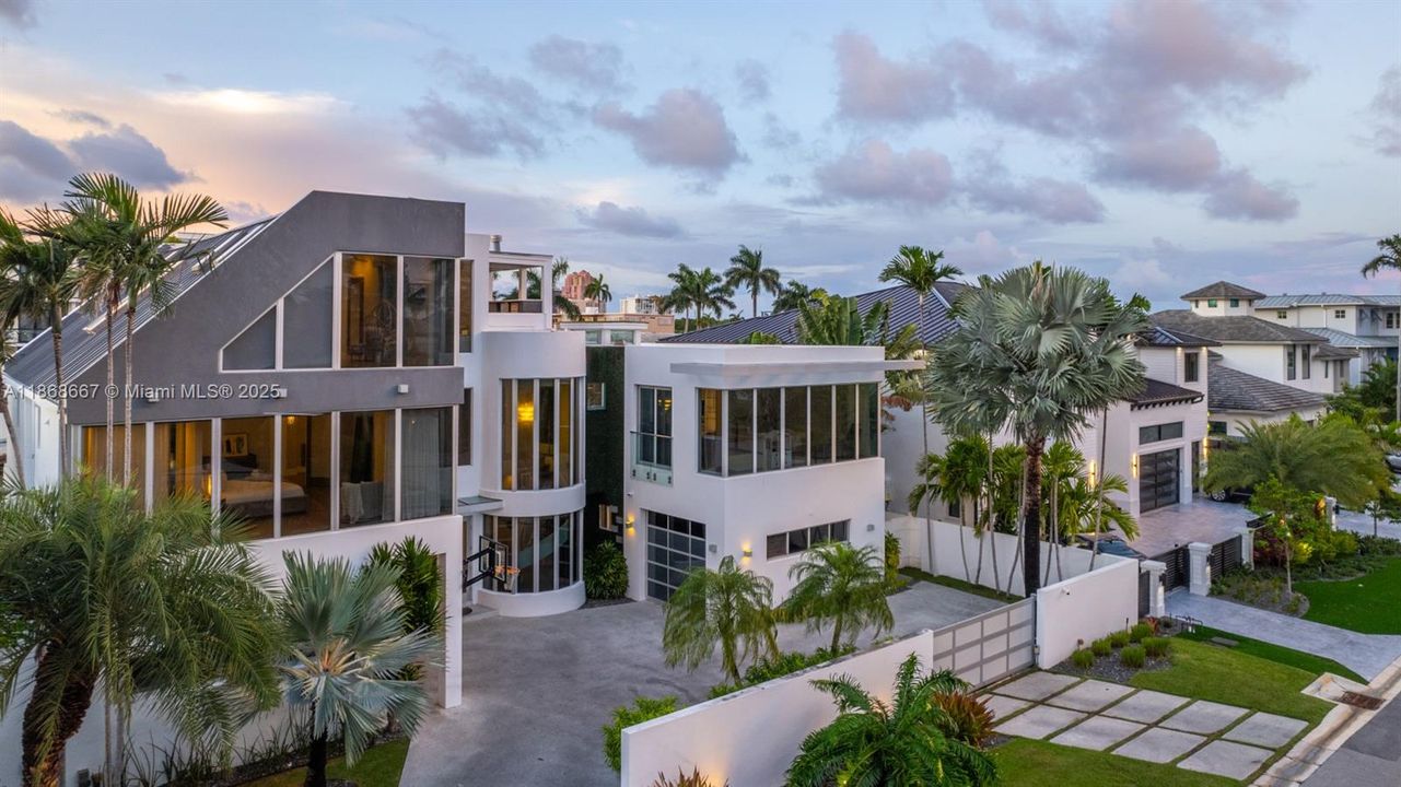 出租: $46,000 (7 贝兹, 8 浴室, 7325 平方英尺)