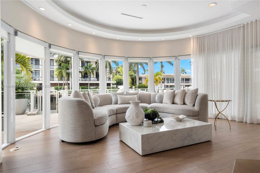 В аренду: $46,000 (7 спален, 8 ванн, 7325 Квадратных фут)