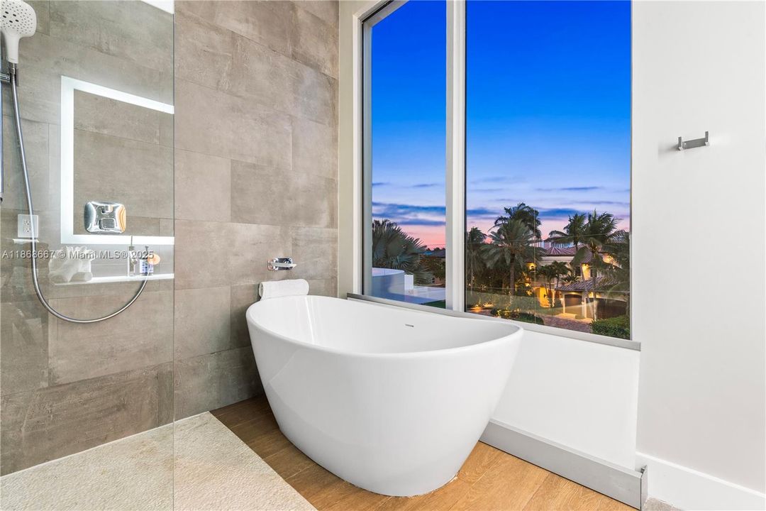 出租: $46,000 (7 贝兹, 8 浴室, 7325 平方英尺)