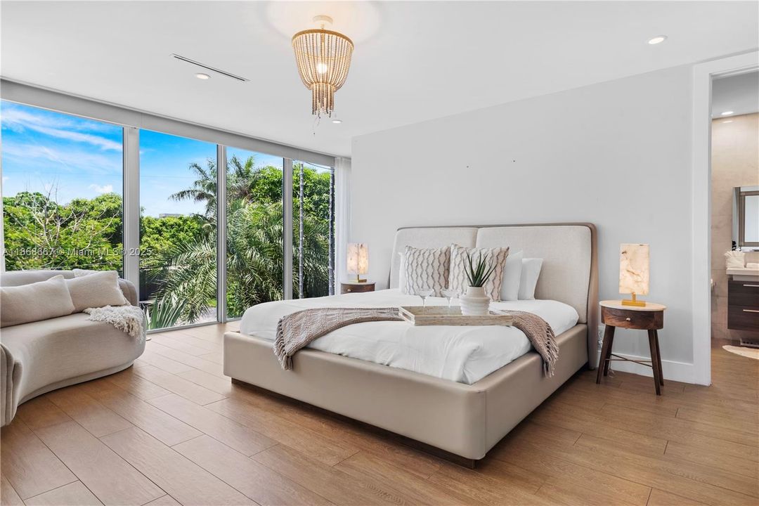 出租: $46,000 (7 贝兹, 8 浴室, 7325 平方英尺)