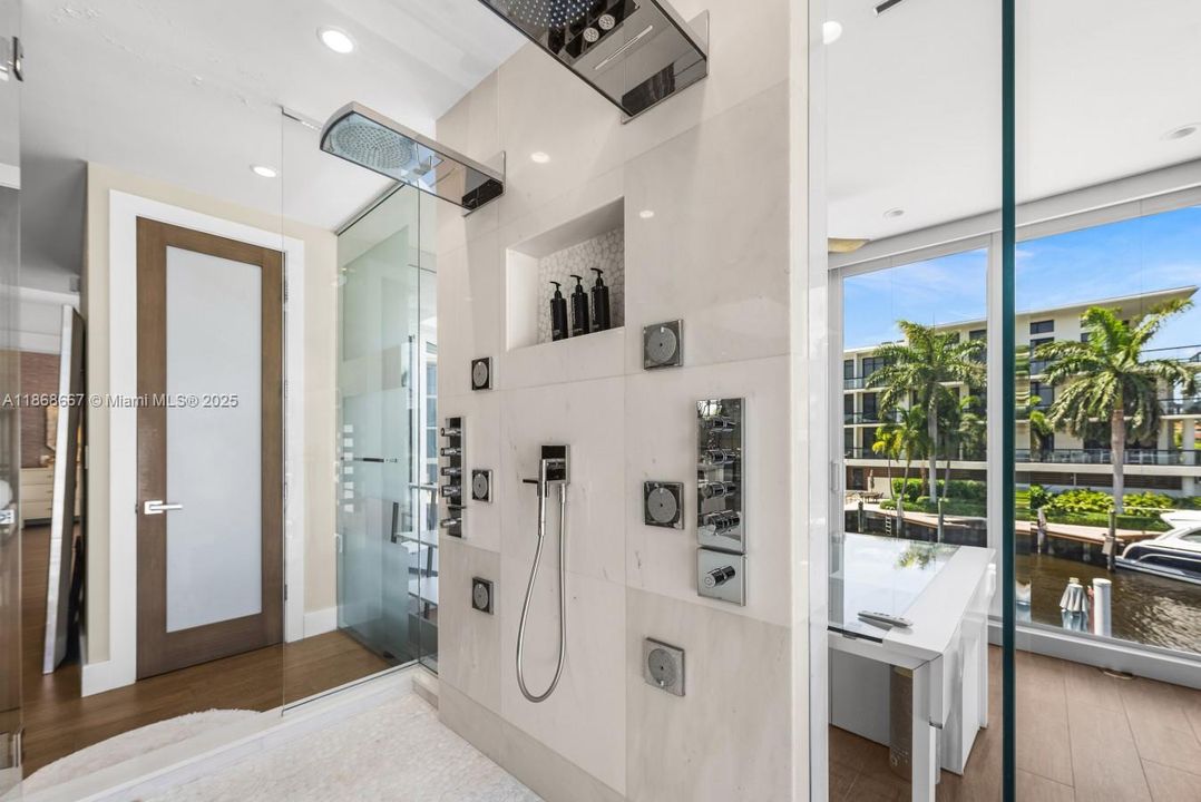 出租: $46,000 (7 贝兹, 8 浴室, 7325 平方英尺)