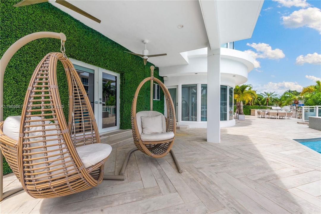 В аренду: $46,000 (7 спален, 8 ванн, 7325 Квадратных фут)