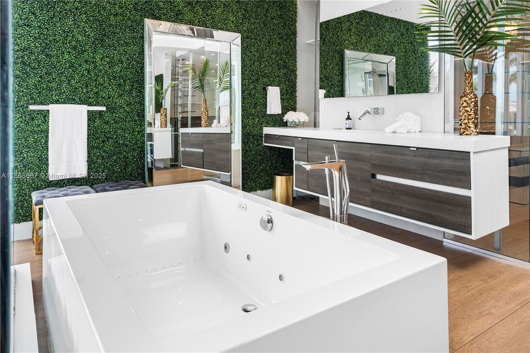 出租: $46,000 (7 贝兹, 8 浴室, 7325 平方英尺)