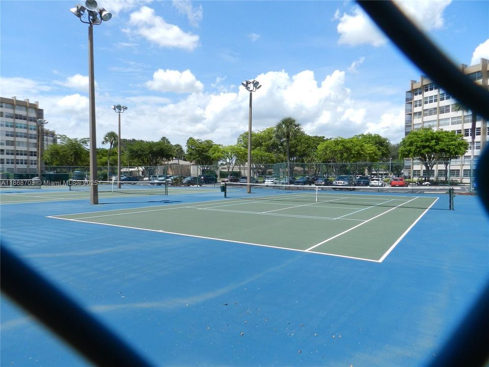 Activo con contrato: $135,000 (2 camas, 2 baños, 1100 Pies cuadrados)