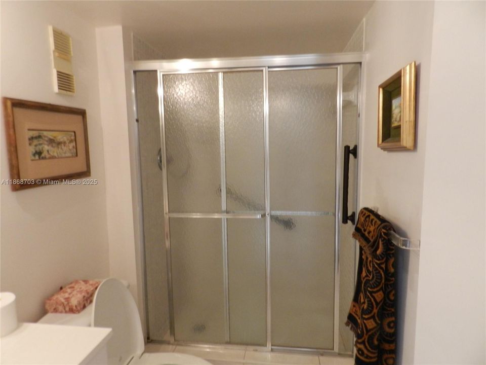 Activo con contrato: $135,000 (2 camas, 2 baños, 1100 Pies cuadrados)