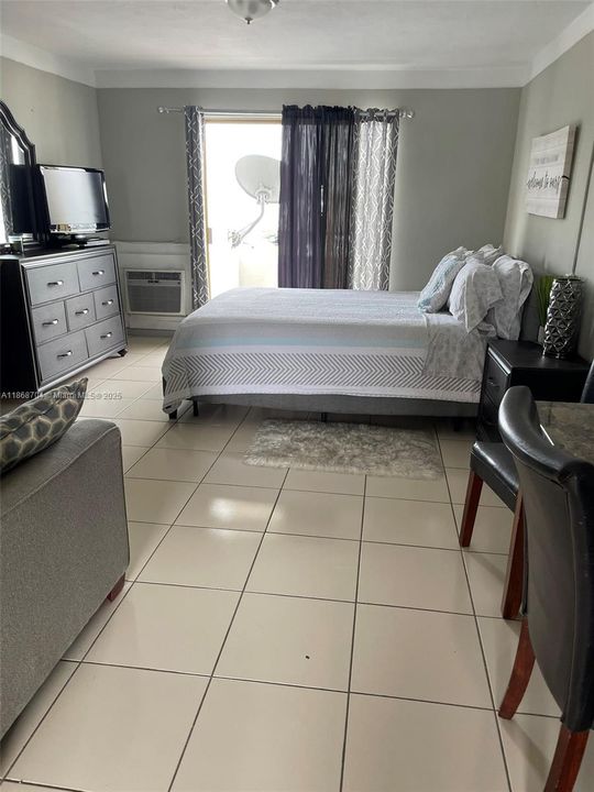 待售: $189,000 (0 贝兹, 1 浴室, 433 平方英尺)