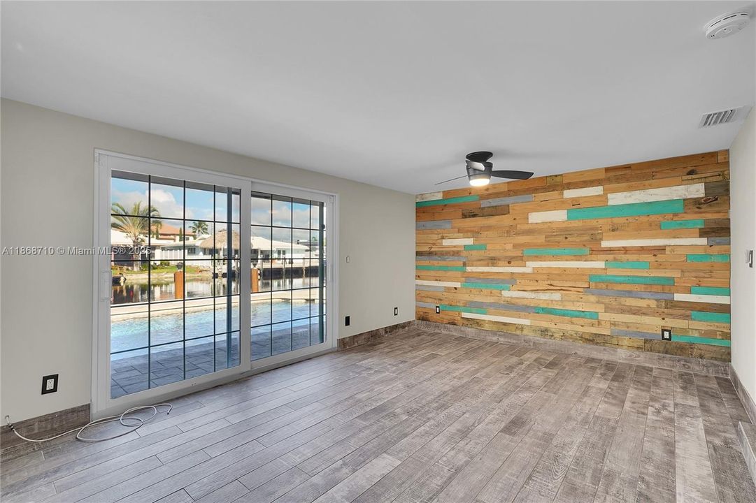 合同活跃: $1,200,000 (3 贝兹, 2 浴室, 1869 平方英尺)