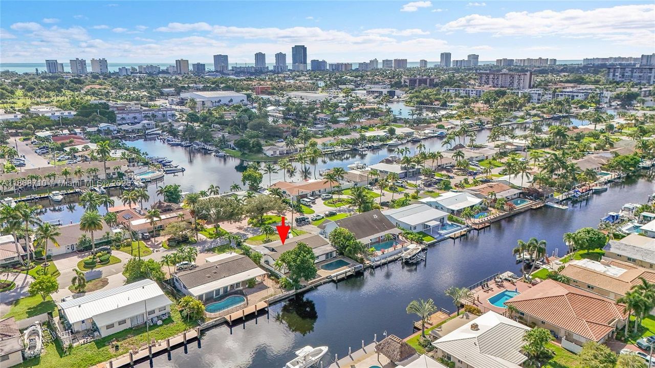 合同活跃: $1,200,000 (3 贝兹, 2 浴室, 1869 平方英尺)