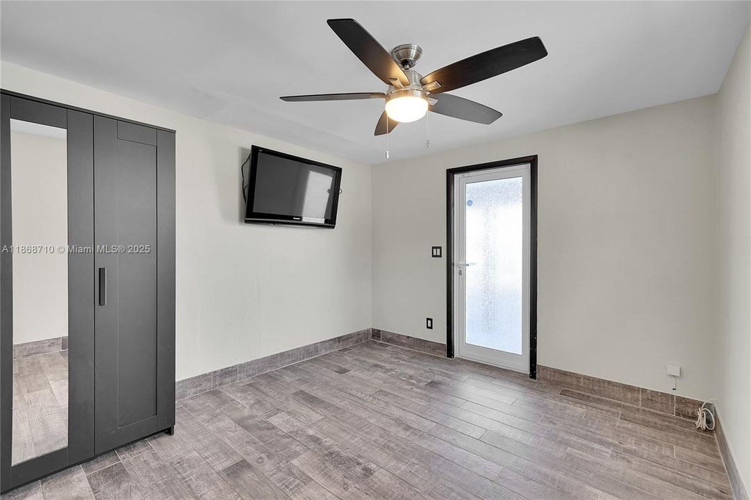 合同活跃: $1,200,000 (3 贝兹, 2 浴室, 1869 平方英尺)