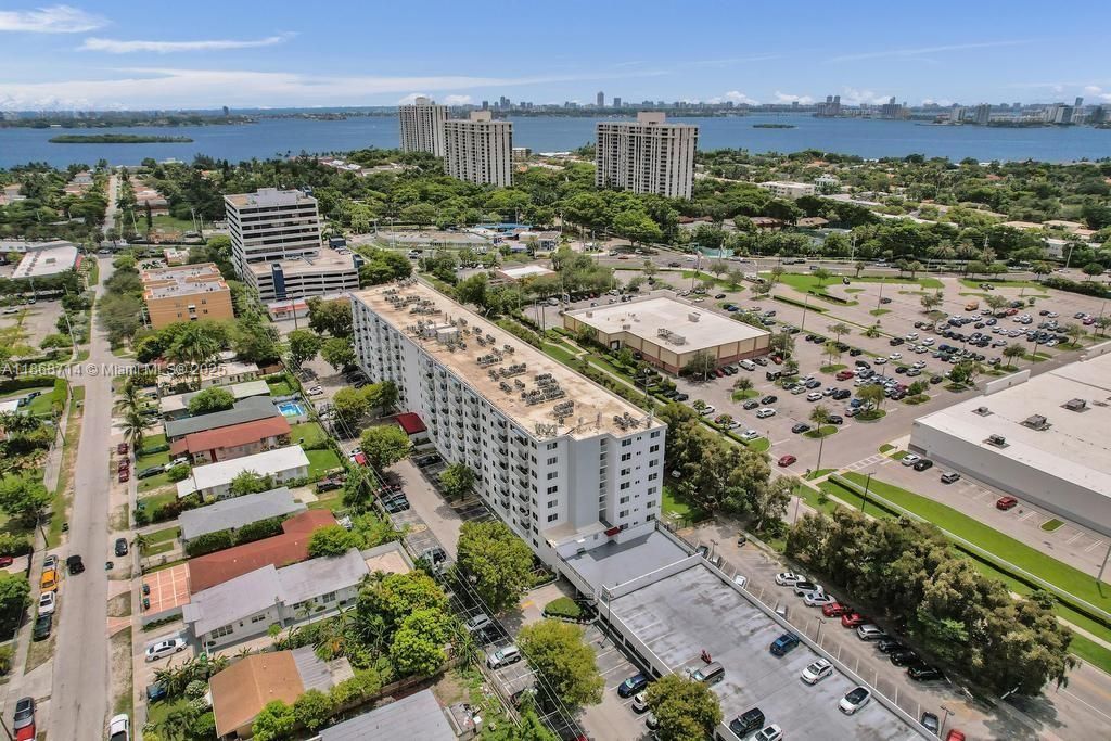 Active With Contract: $185,000 (1 beds, 1 baths, 710 Square Feet)