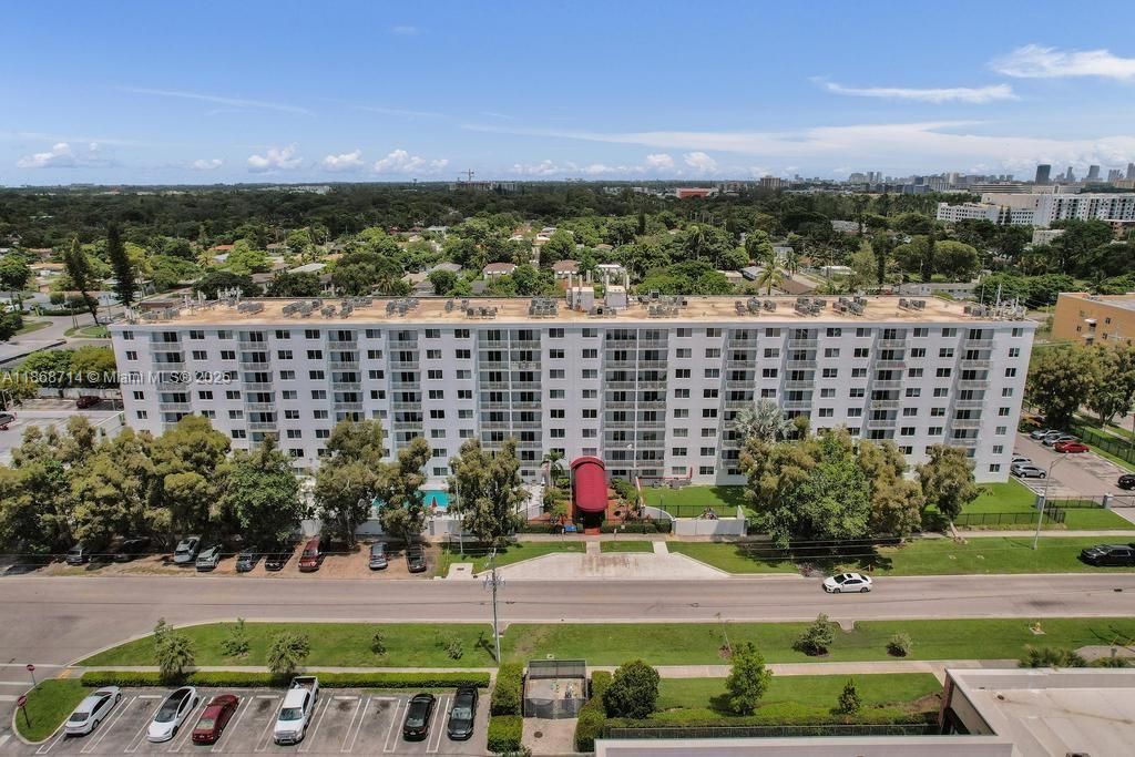 Active With Contract: $185,000 (1 beds, 1 baths, 710 Square Feet)