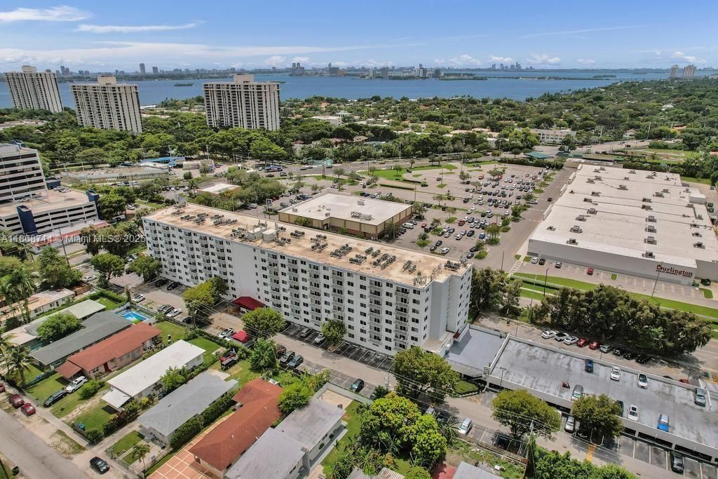 Active With Contract: $185,000 (1 beds, 1 baths, 710 Square Feet)