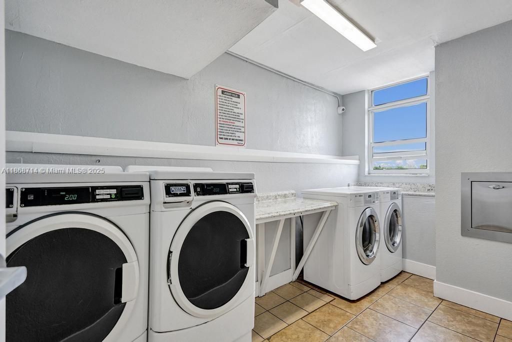 Active With Contract: $185,000 (1 beds, 1 baths, 710 Square Feet)