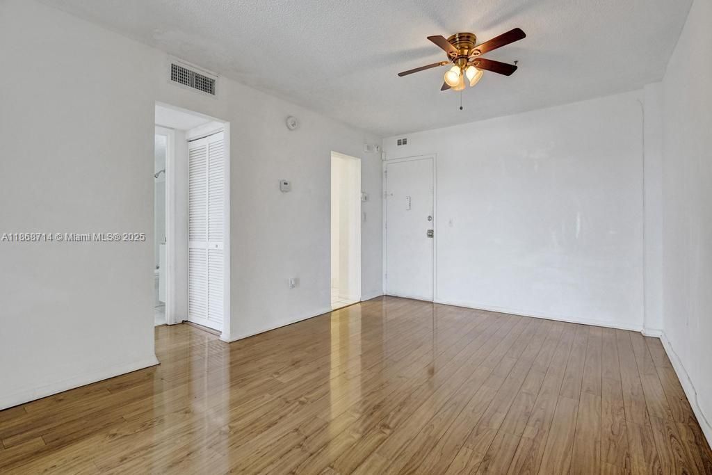 Active With Contract: $185,000 (1 beds, 1 baths, 710 Square Feet)