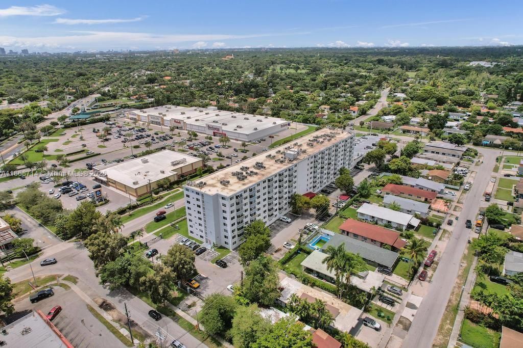 Active With Contract: $185,000 (1 beds, 1 baths, 710 Square Feet)