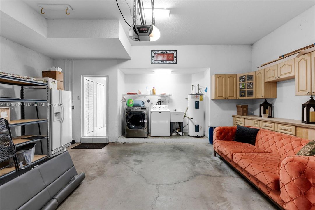 出租: $6,500 (4 贝兹, 3 浴室, 2496 平方英尺)