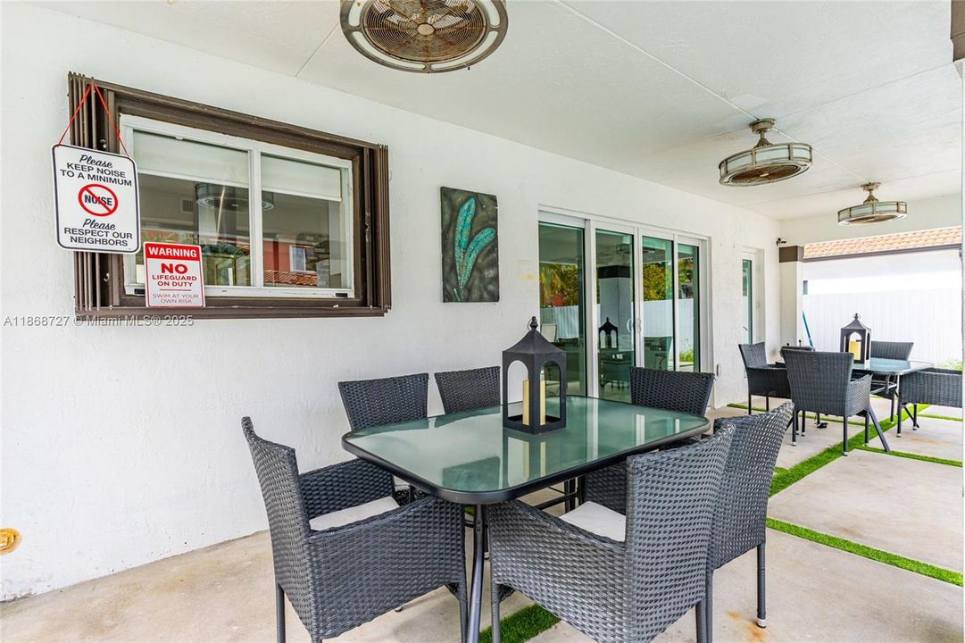 出租: $6,500 (4 贝兹, 3 浴室, 2496 平方英尺)