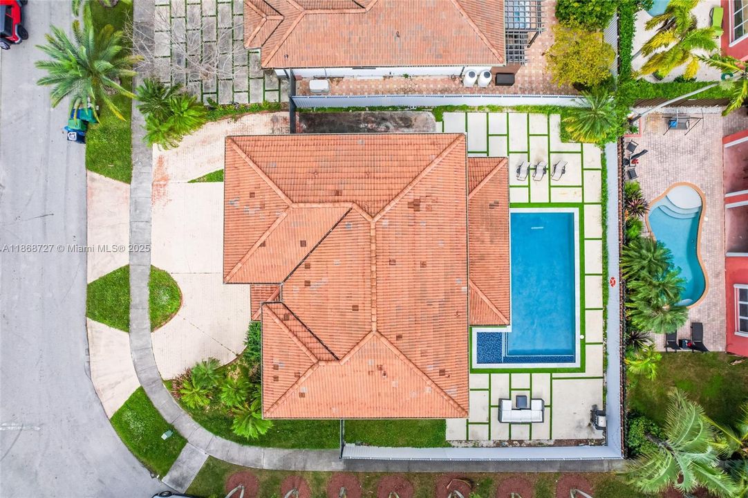 出租: $6,500 (4 贝兹, 3 浴室, 2496 平方英尺)