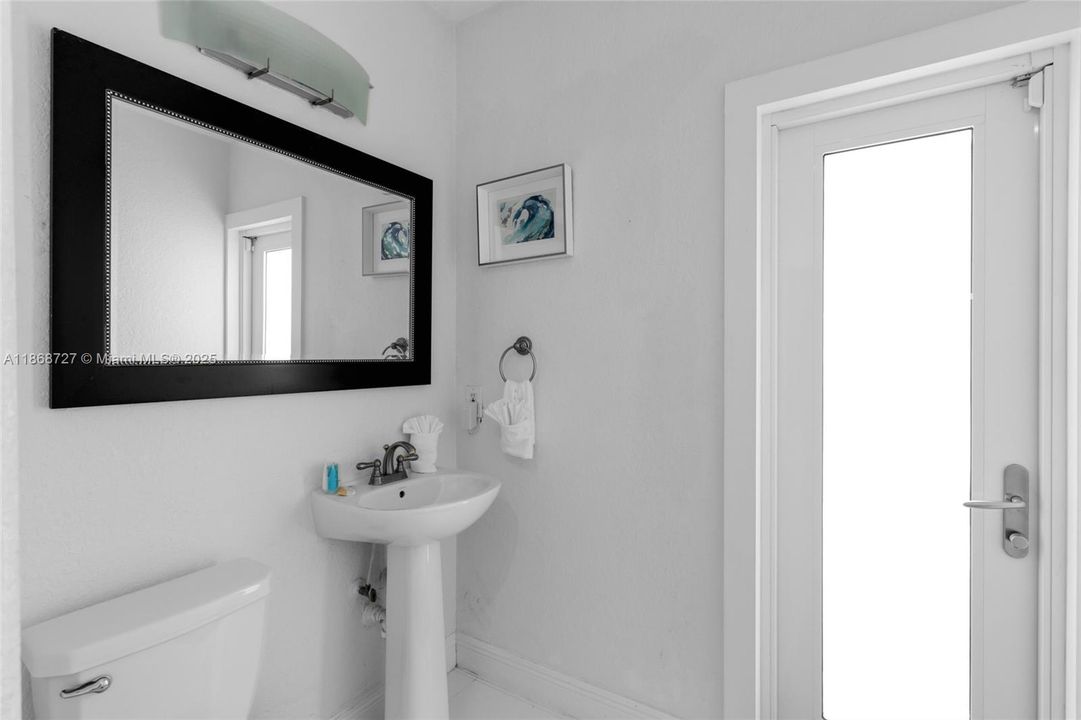 出租: $6,500 (4 贝兹, 3 浴室, 2496 平方英尺)