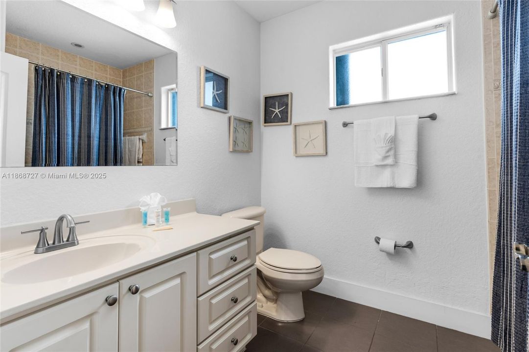 出租: $6,500 (4 贝兹, 3 浴室, 2496 平方英尺)