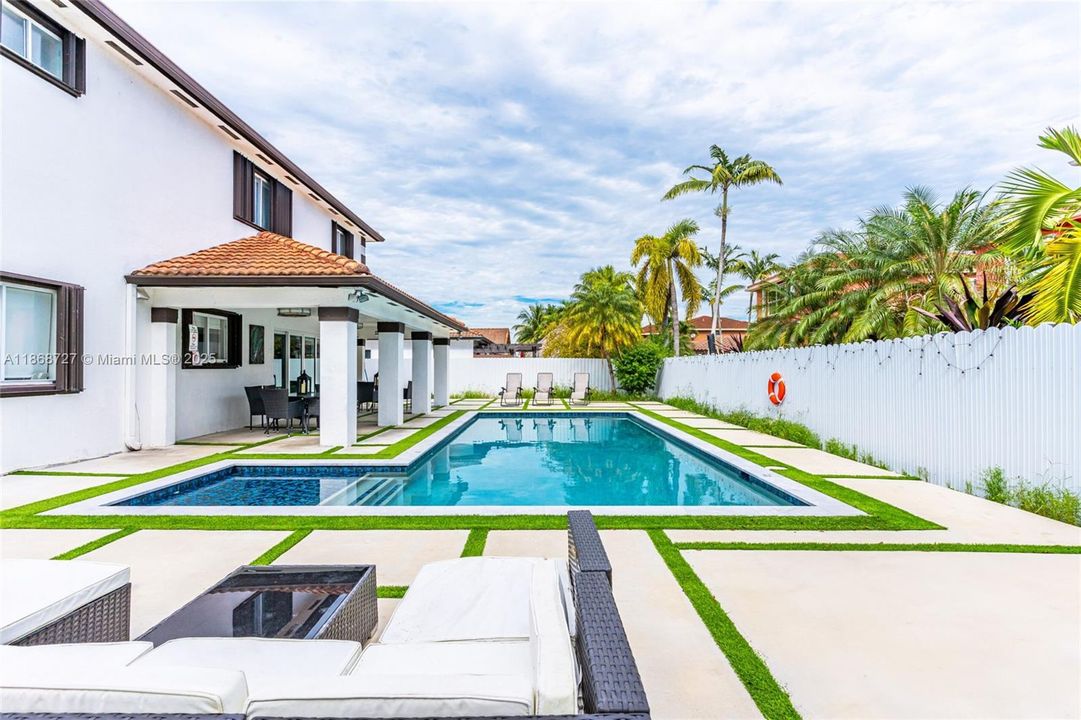 出租: $6,500 (4 贝兹, 3 浴室, 2496 平方英尺)