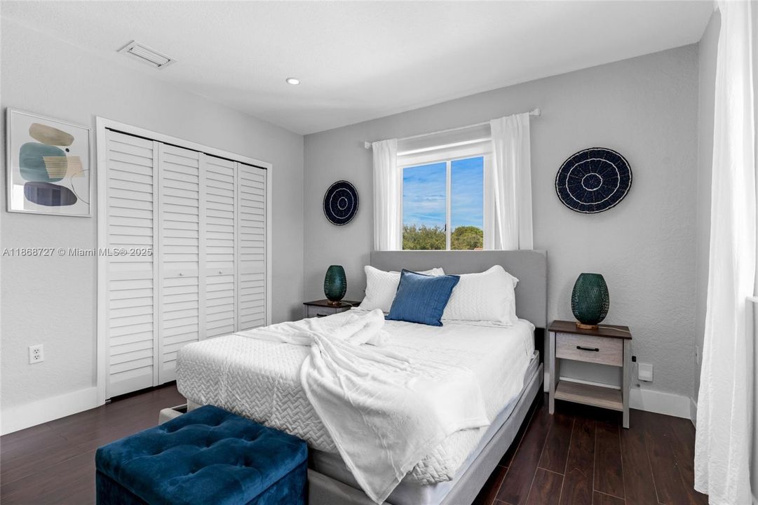 出租: $6,500 (4 贝兹, 3 浴室, 2496 平方英尺)