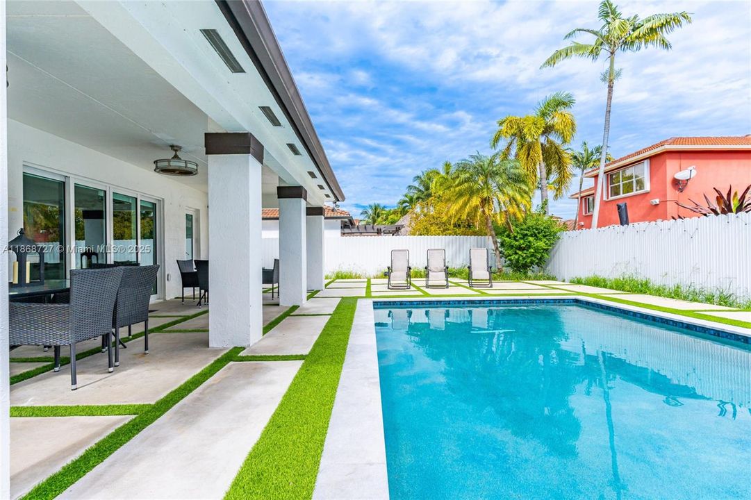 出租: $6,500 (4 贝兹, 3 浴室, 2496 平方英尺)