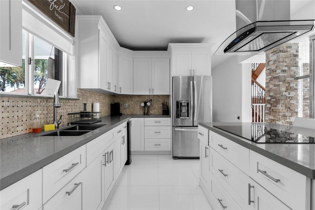 出租: $6,500 (4 贝兹, 3 浴室, 2496 平方英尺)