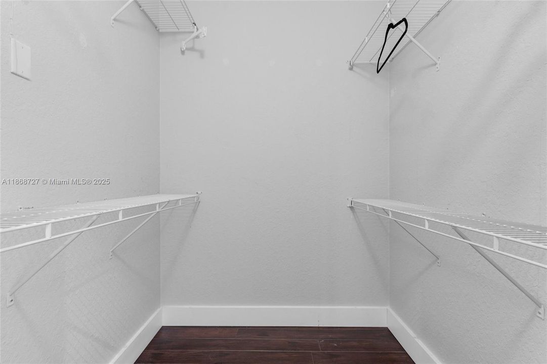 出租: $6,500 (4 贝兹, 3 浴室, 2496 平方英尺)