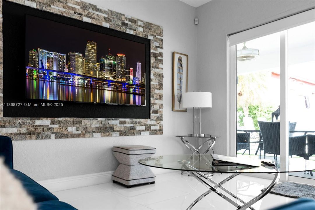 出租: $6,500 (4 贝兹, 3 浴室, 2496 平方英尺)