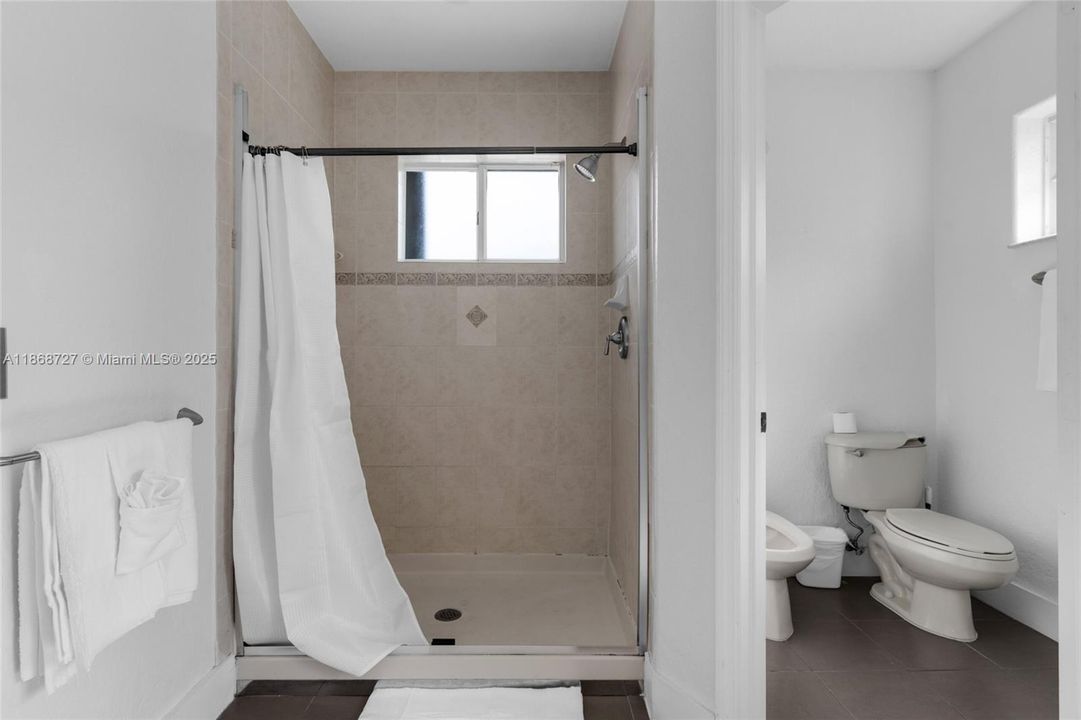 出租: $6,500 (4 贝兹, 3 浴室, 2496 平方英尺)