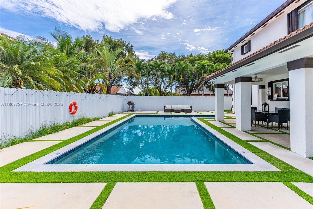 出租: $6,500 (4 贝兹, 3 浴室, 2496 平方英尺)