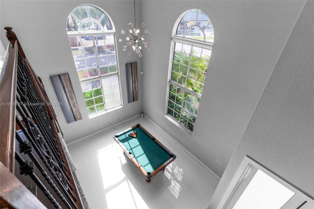 出租: $6,500 (4 贝兹, 3 浴室, 2496 平方英尺)