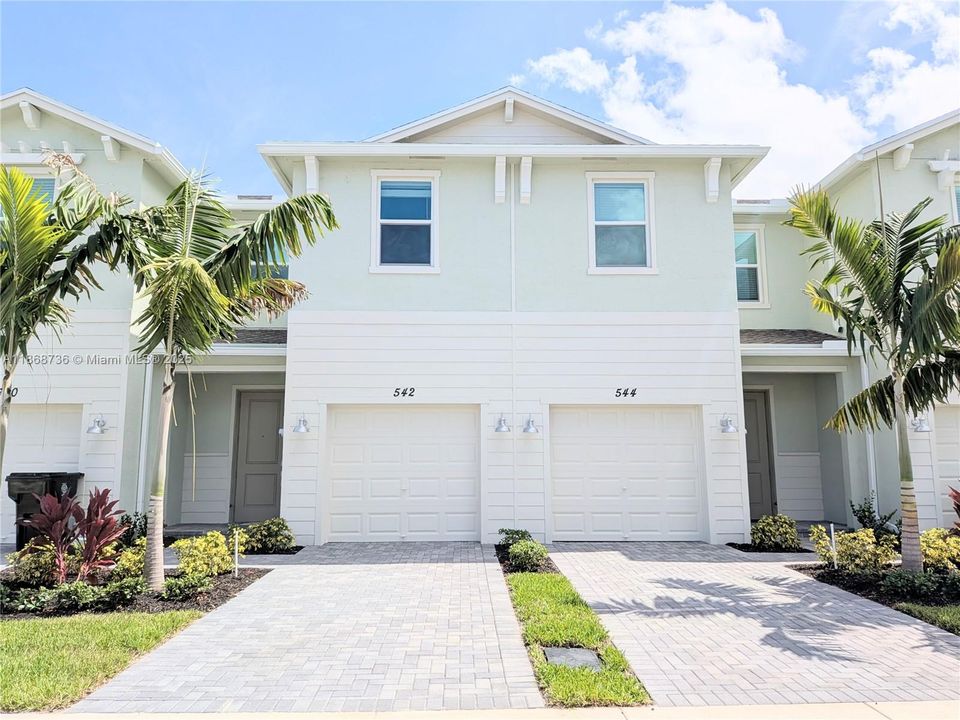 Недавно арендовано: $2,300 (3 спален, 2 ванн, 1635 Квадратных фут)