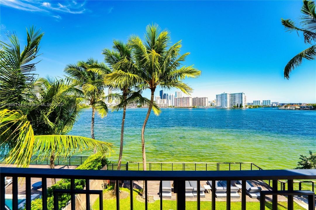 For Rent: $70,000 (6 beds, 7 baths, 6932 Square Feet)