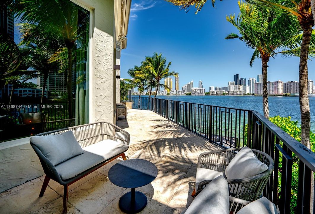 For Rent: $70,000 (6 beds, 7 baths, 6932 Square Feet)