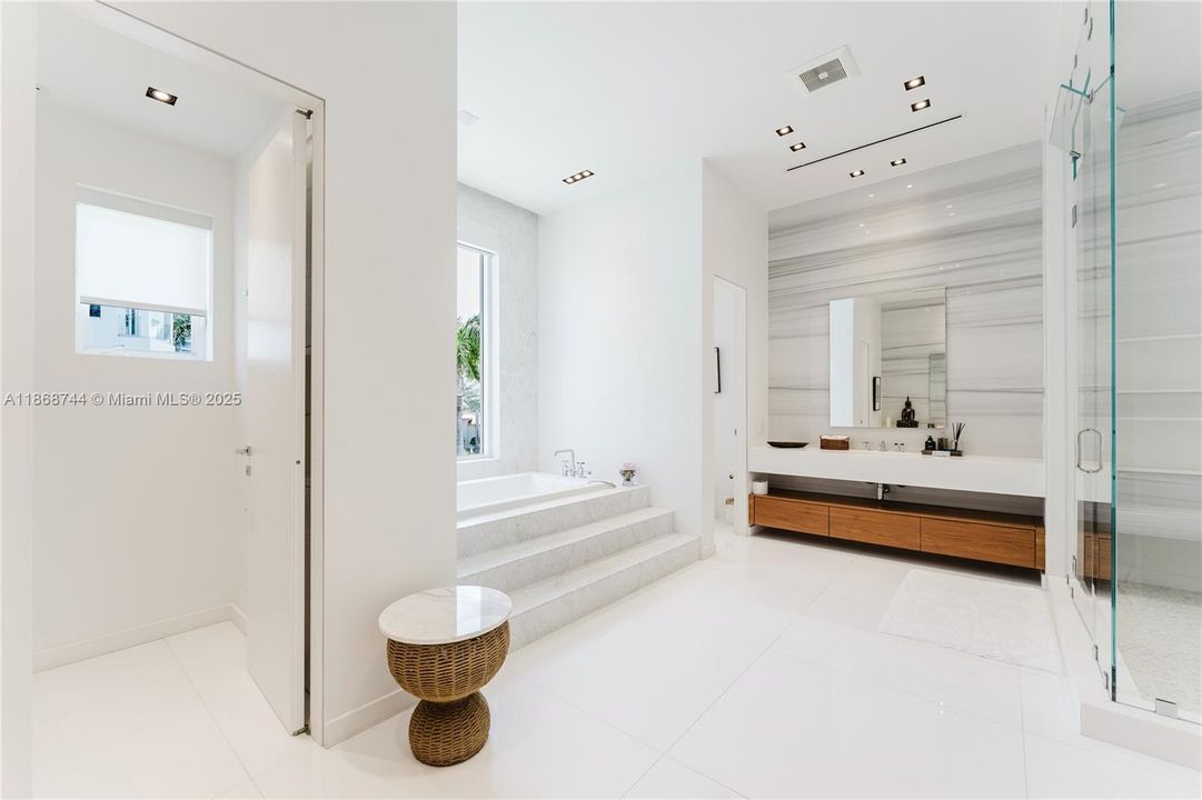 For Rent: $70,000 (6 beds, 7 baths, 6932 Square Feet)